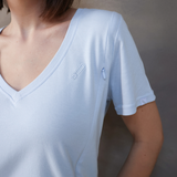 Still-T-Shirt V-Ausschnitt Baby Blau